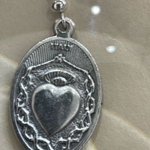 Pendant/earring Beijo Brasil Sacred Heart 'Italy'. Reverse,  Infant of Prague.